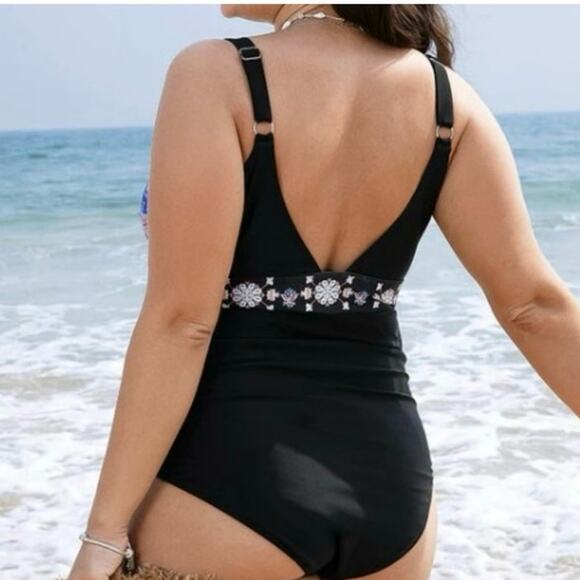 *NWT* BloomChic 1-Piece Swim Size 22/24 (3X) - Picture 2 of 3
